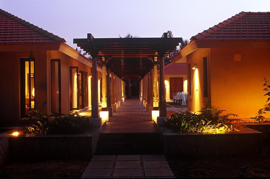 Shreyas Retreat Hotel Nelamangala Exterior foto